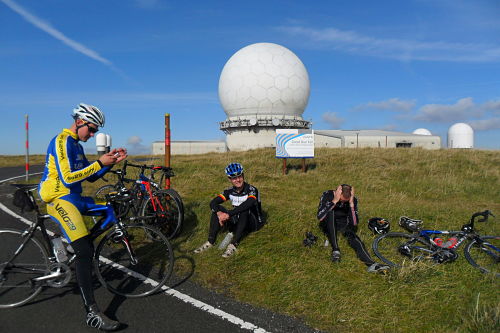 The top! Rob probably checking his power readout while Dave takes a well earned rest, is he grinning or grimacing? Meanwhile Ian is seemingly in despair with his head in his hands!
